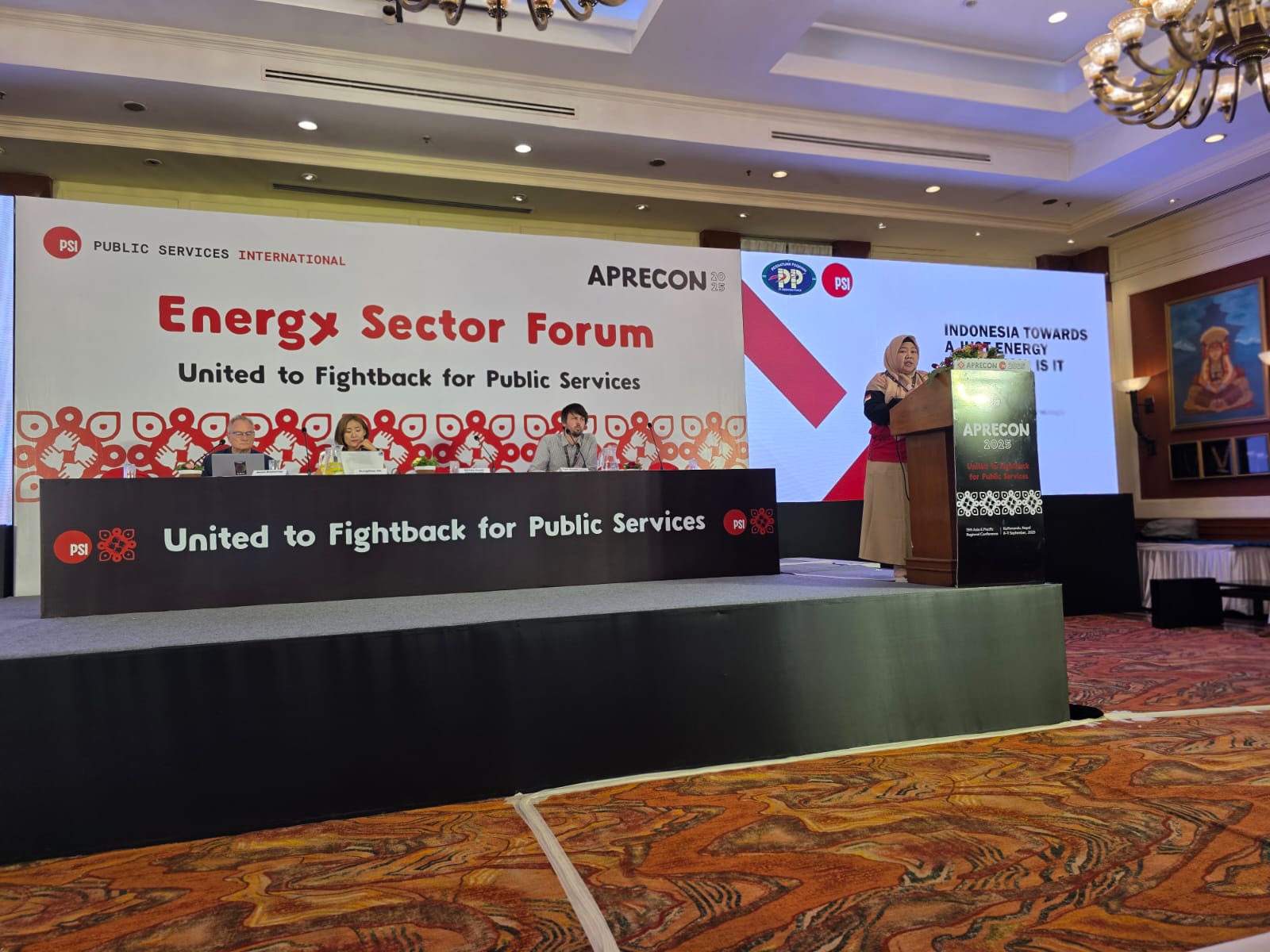 Efrida Gusti Handayani Paparkan Tantangan Transisi Energi Berkeadilan di Indonesia pada Forum Sektor Energi APRECON 2025